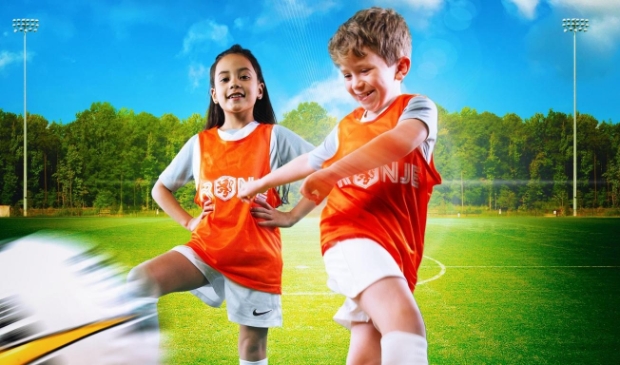 <p>Oranjefestival bij FC Uitgeest.</p>