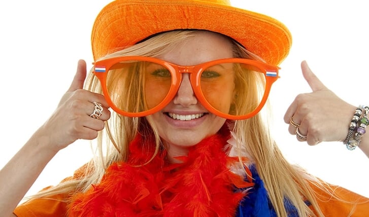 Het kan niet gek genoeg. Draag altijd iets van Oranje of stop extra attributen als kleding, zonnebril en hoed in je tas.