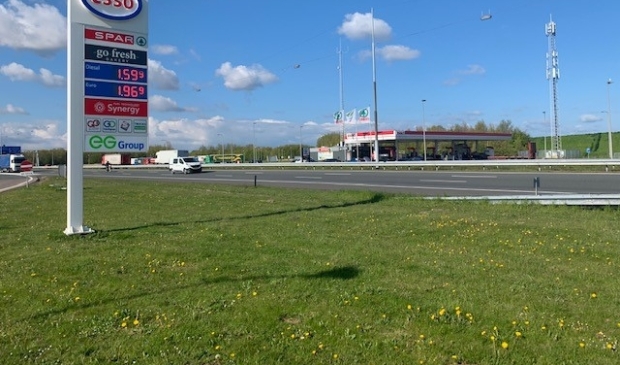 <p>HEEMSKERK/UITGEEST A9. € 1.96,9. </p>
