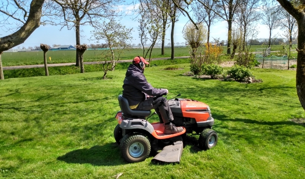 <p>Het gras werd gemaaid.</p>