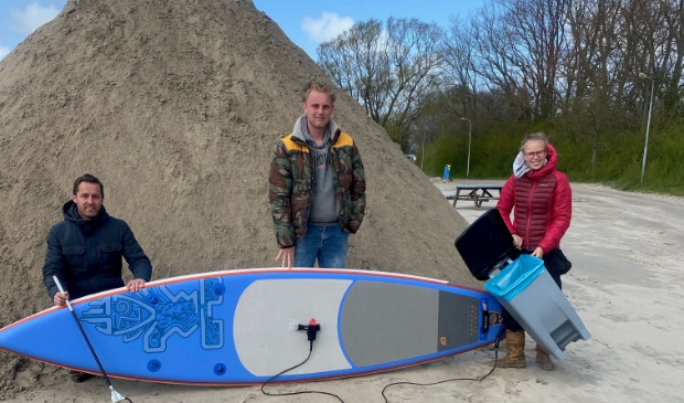 <p>V.l.n.r. Arnoud Blijdorp (Zwerfie Anna Paulowna), Stan van Haren en Romy-Anne Reenders (Strandthuys Lutje).</p>