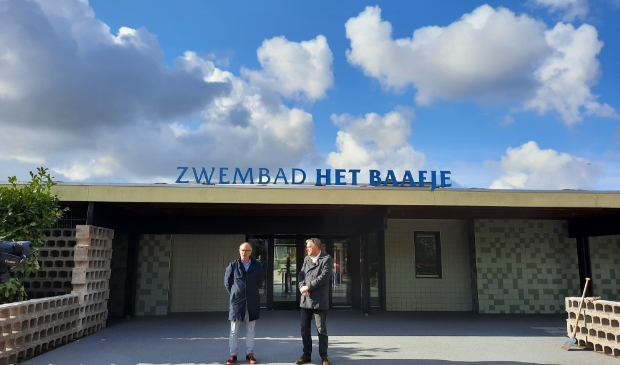 <p class="ONDERSCHRIFT" pstyle="ONDERSCHRIFT">Op de vroege ochtend van 6 mei gaf sportwethouder Rob Opdam (rechts) het startschot voor seizoen 51. Naast hem Teun van Etten, namens exploitant Social Leisure. </p>