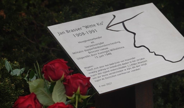 <p>De plaquette van Jan Brasser.</p>
