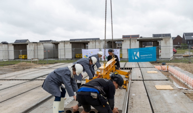 <p>De bouw van zestien zorgwoningen die Woonwaard ontwikkelt voor Esdégé-Reigersdaal vordert gestaag </p>