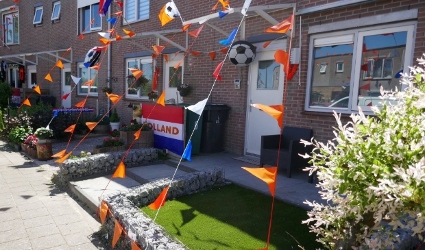 <p>Ook in de Boris Pasternakstraat in Schalkwijk zijn ze klaar voor het EK!</p>