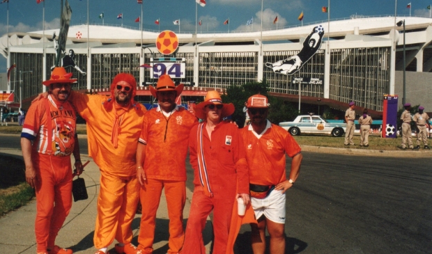 <p>Samen in 1994 met vrienden naar het WK in Amerika.</p>