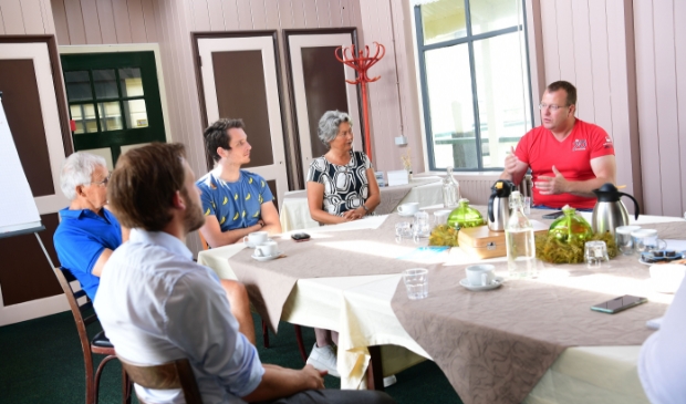 <p>Sfeerbeeld van het eerste koffietafelgesprek, donderdag 17 juni.</p>
