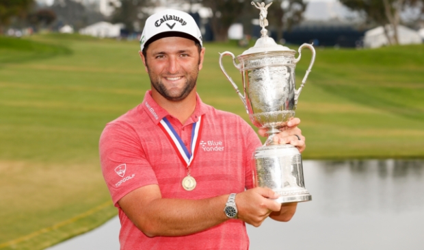 Jon Rahm koestert de trofee van het US Open. ,,Ik wist na die tegenslag op The Memorial dat er iets goeds aan zat te komen. Maar wat?’’