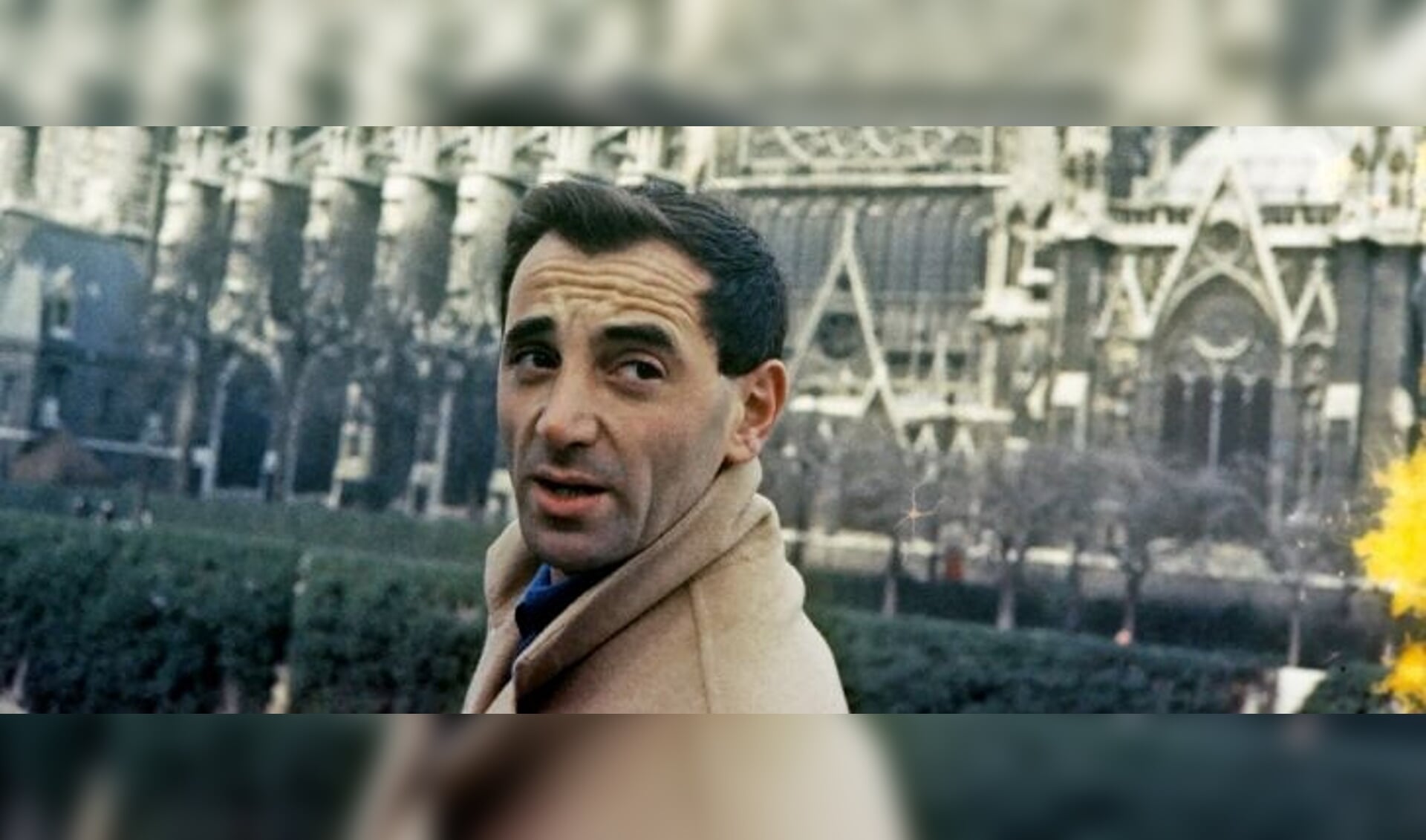 Still uit Aznavour, Le Regard de Charles.