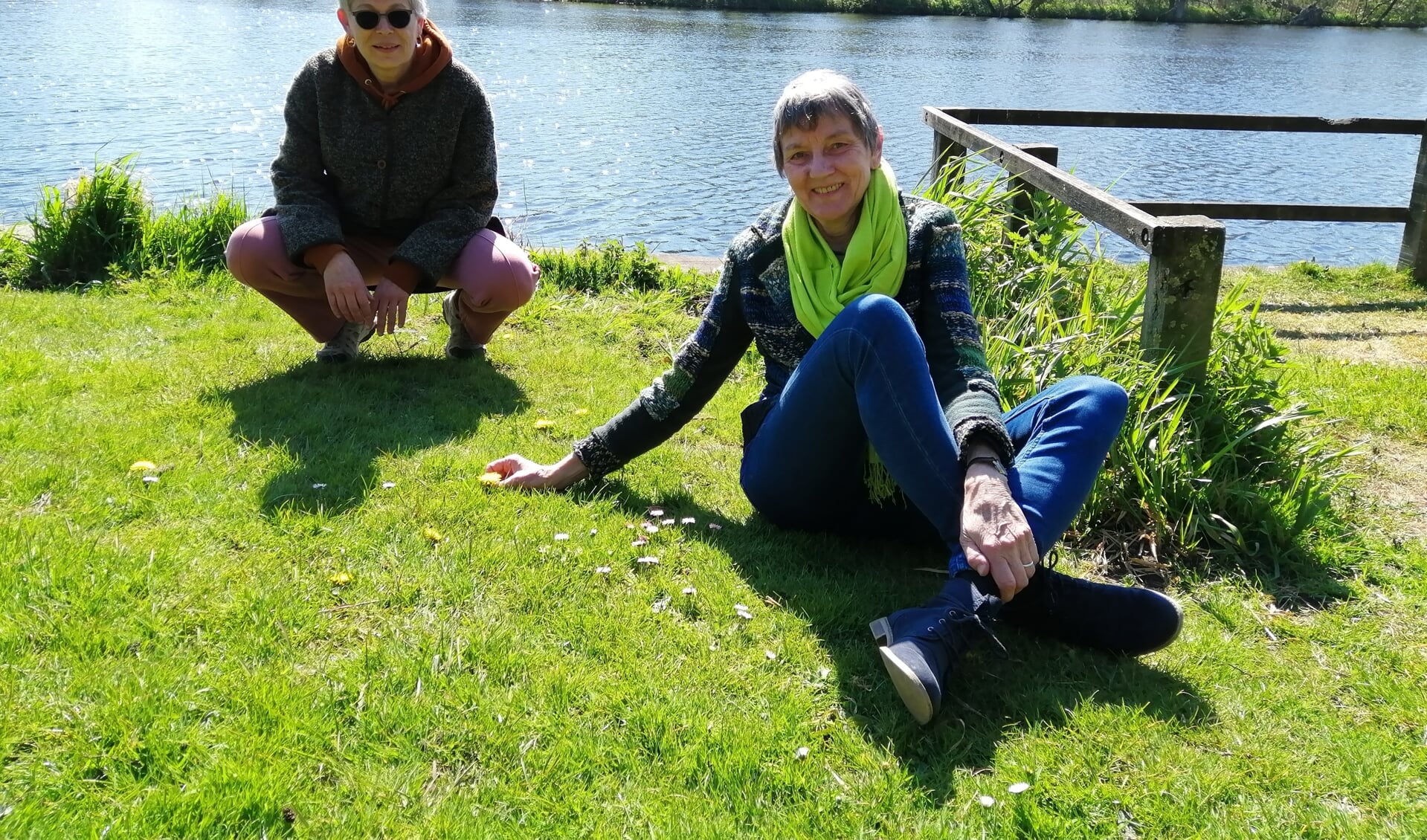Karin Stroet (links) en Lidy Ridder zijn twee vrijwilligers van het IVN Twiske.