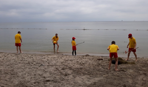 <p>De jeugdleden hebben afgelopen zaterdag het hele strand opgeruimd. </p>