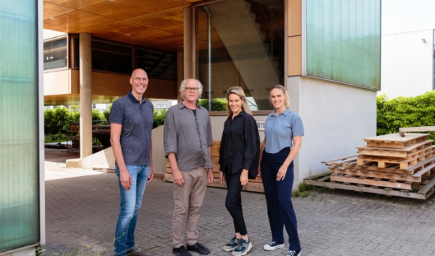 <p>Vlnr: Jan Zijp, Dirk Kloosterboer, Maaike en Paulien. </p>