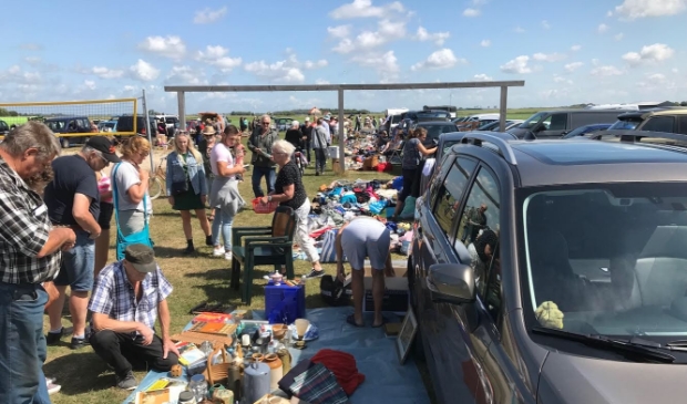 <p>We kunnen weer naar de kofferbakmarkt.</p>
