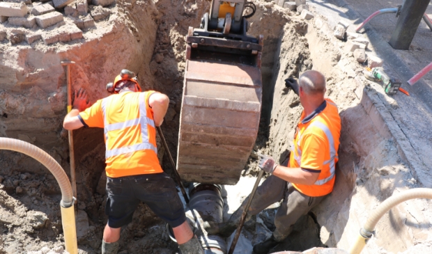 <p>De mannen in de warmte aan het werk...</p>