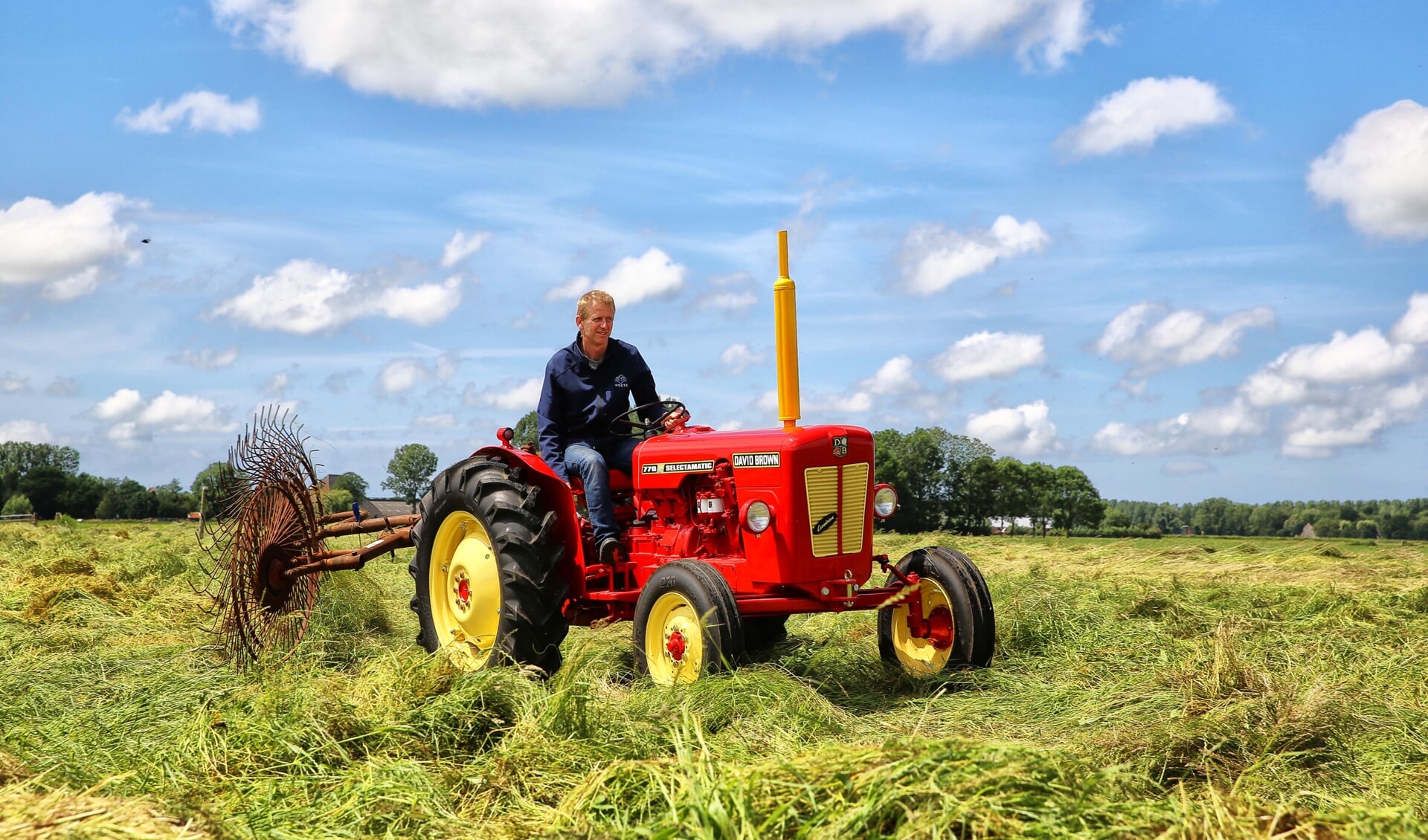 Historisch maaien door leden/eigenaren van de vereniging “Blokkers Oldtimer Club”. 