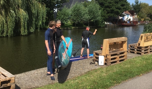 <p>Vanaf de kade vertrek je met een kano of supboard en ben je binnen twee minuten in een prachtige, groene omgeving.</p>