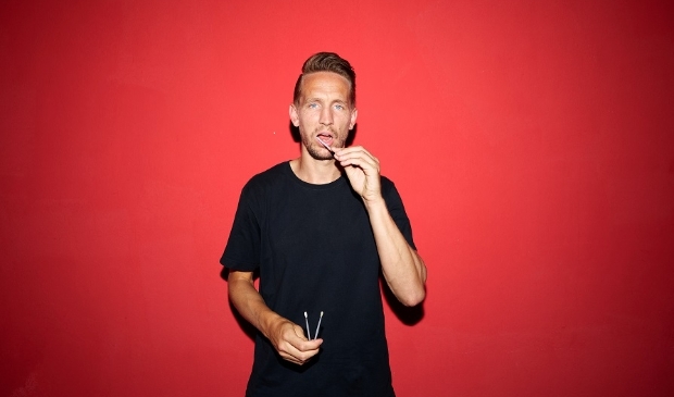 <p>PSV'er Luuk de Jong schrijft zich in als stamceldonor om levens te redden.</p>