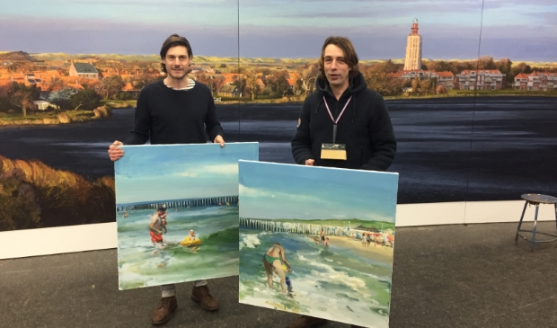 <p>De kunstenaars in het atelier met twee studies voor het te realiseren Panorama met rechts Robert Vorstman en links Pepijn van der Wal Bake</p>