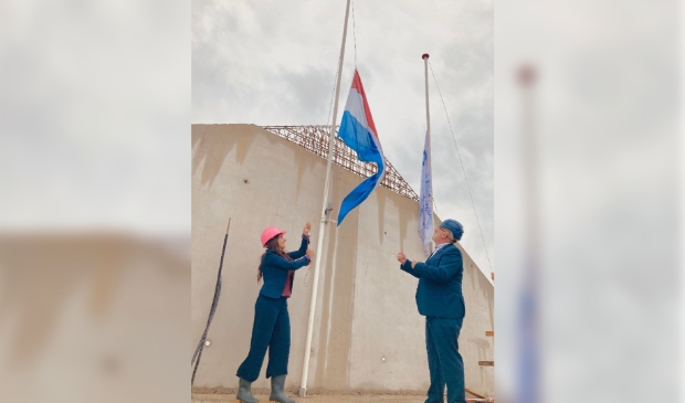 <p>De vlag gaat uit!</p>