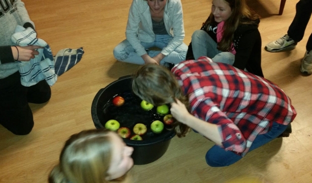 Appelhappen is een van de challenges.