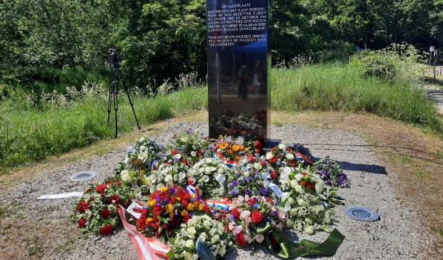 <p pstyle="PLAT">Ter herinnering aan ' Kamp Schoorl'</p>