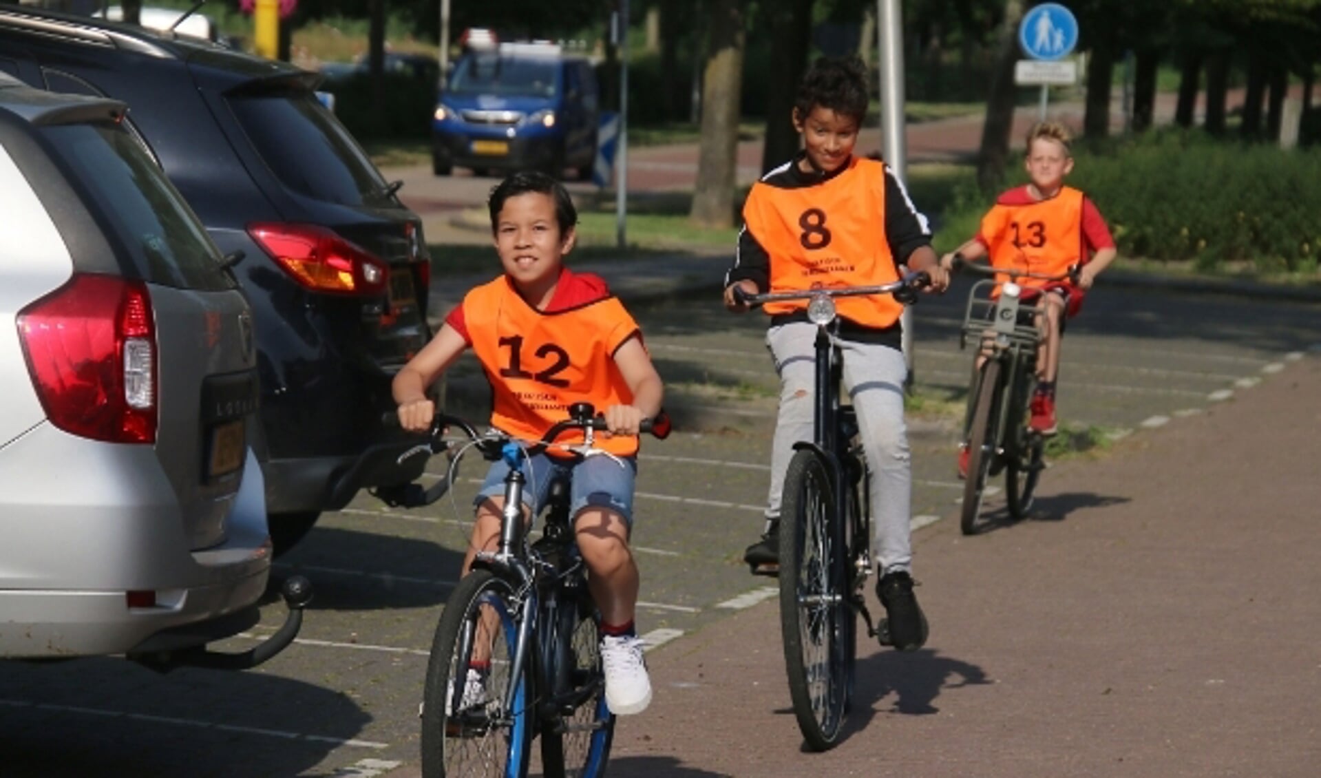 Deze maand doen 1.150 leerlingen uit groep 7 en 8 in de gemeente Alphen aan den Rijn mee aan het verkeersexamen. 