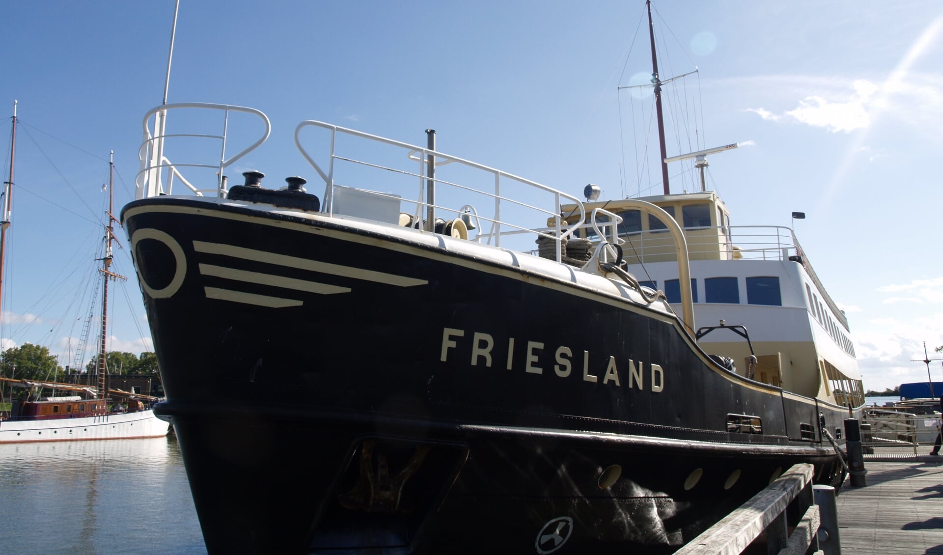 MS Friesland vaart weer