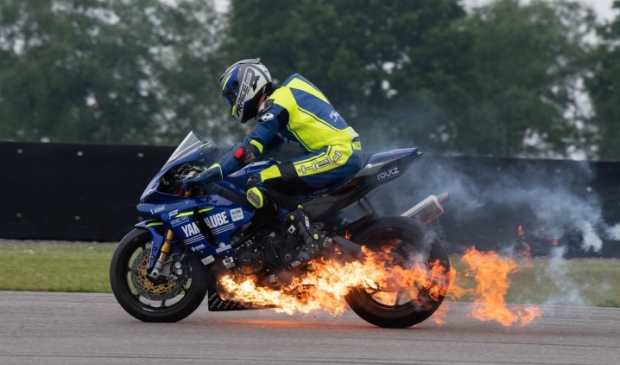 <p>Het motorblok ging stuk en vatte vlam.</p>