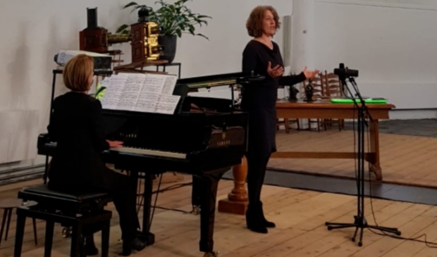 <p>De dolblije docenten van de Muziek- en Dansschool nodigen u graag uit voor het eerste concert.</p>
