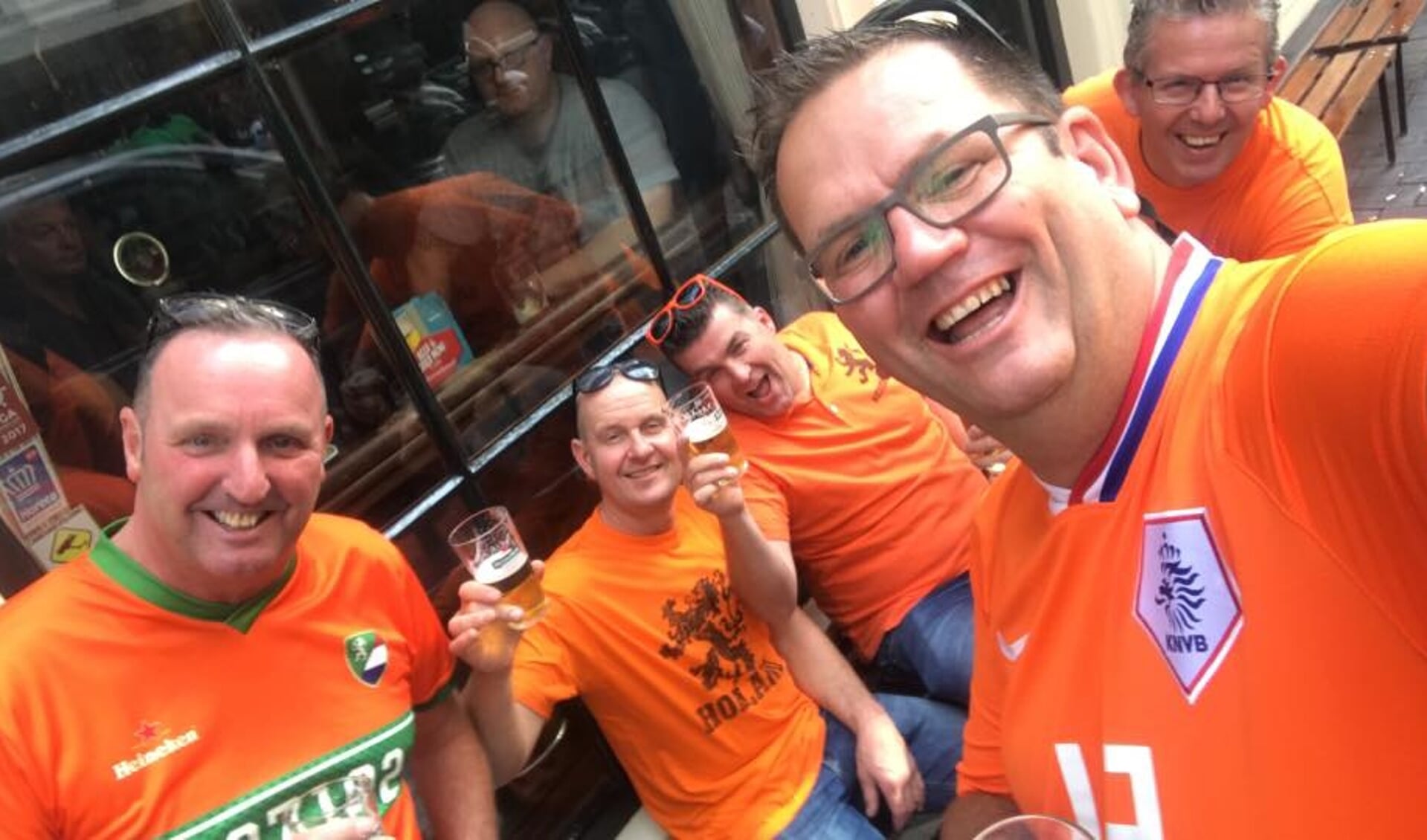 Eric (r) bezocht in 2018 met zijn vrienden de wedstrijd van Oranje tegen Duitsland in de Nations League.