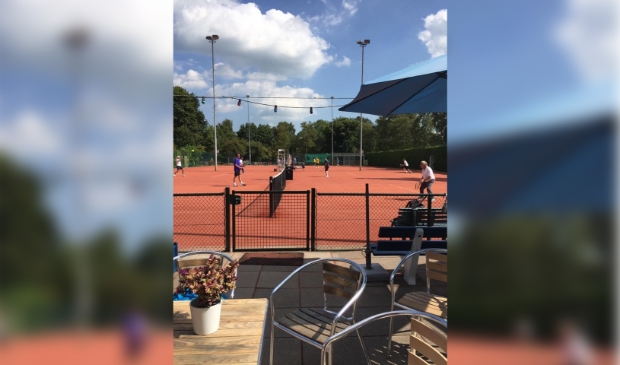 <p>Heb Durf is dé tennisclub van Landsmeer</p>