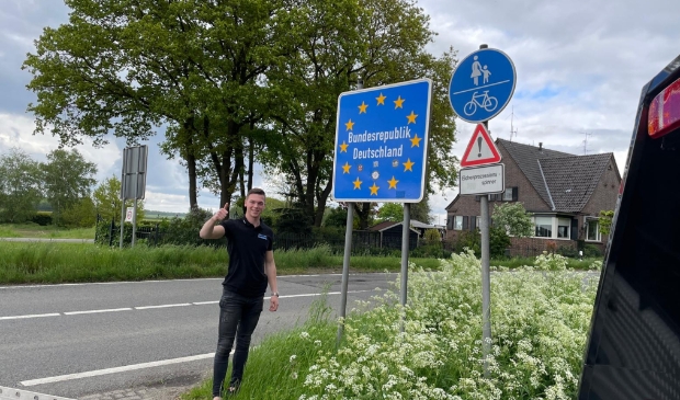 <p>Dani bij de grens tijdens de import van nieuwe auto’s!</p>