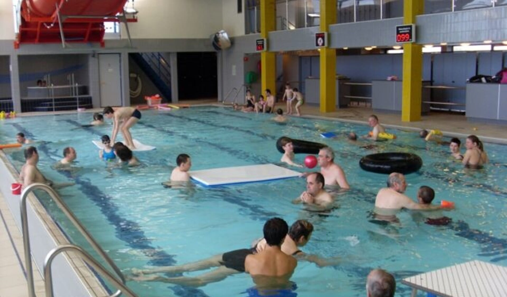 Het zwembad van het centrum in Amsterdam-Noord heeft alle faciliteiten.