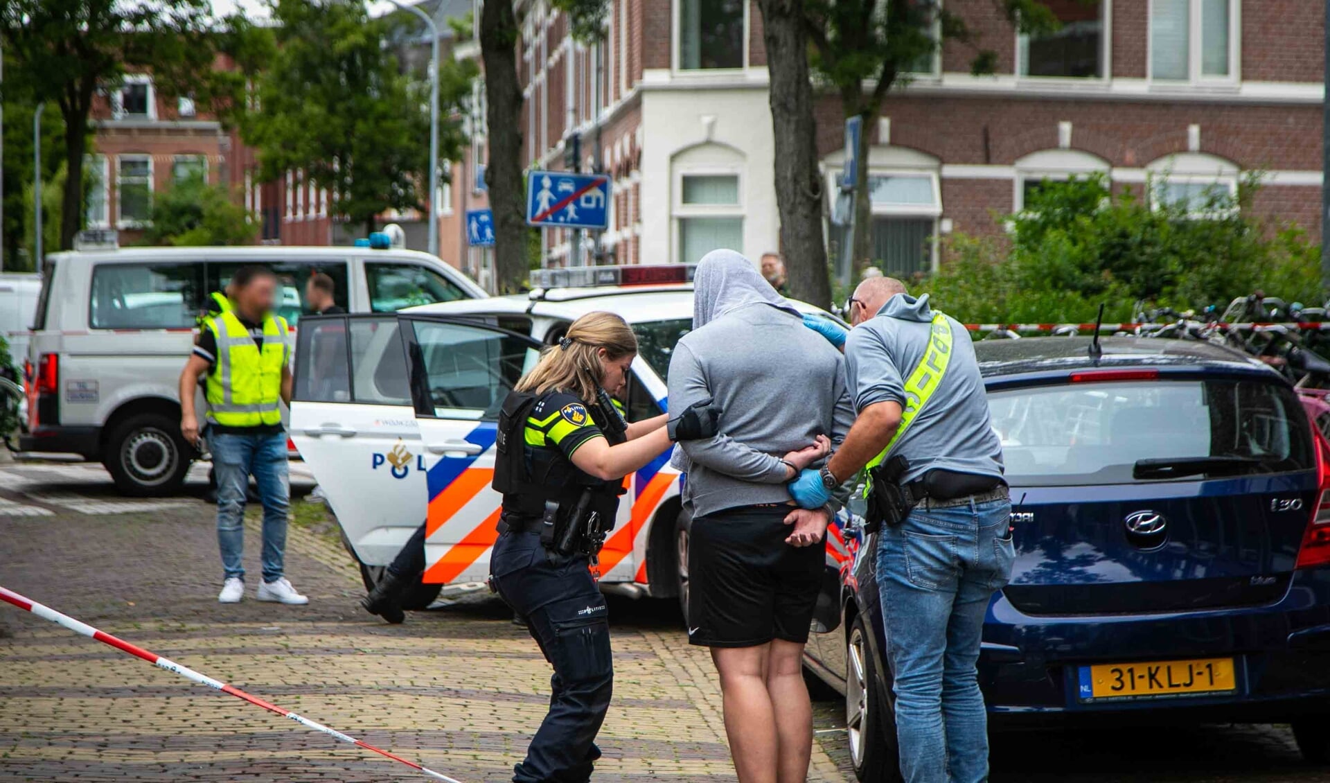 Een 24-jarige Haarlemmer is aangehouden na de steekpartij in de Klarenbeekstraat.