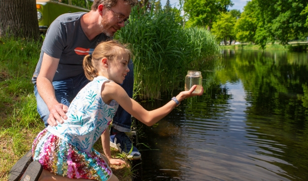 <p>Meet de waterkwaliteit in jouw buurt voor onderzoek.</p>