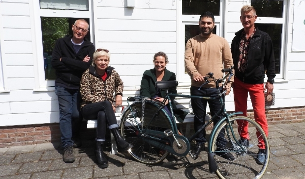 <p>V.l.n.r. Wim van Vliet, Amber Hulsken, Esther Boehmer, Danial Sharifi en Cees Zonneveld. </p>