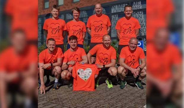 <p>Met een groot deel van het team werd het teamshirt gepresenteerd.</p>