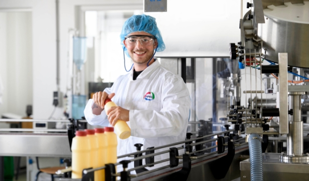 <p>Op de foto staat een student procestechniek, ook voor deze opleiding kan je je inschrijven voor een ronde tijdens de infoavond. Voor procestechniek vindt deze plaats op het FPTC aan het Jonkerplantsoen 2c in Zaandam. </p>