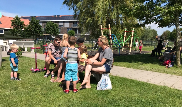 <p>Lekker in het zonnetje genieten van de dieren voor jong en ouder bij 't Weidje.</p>