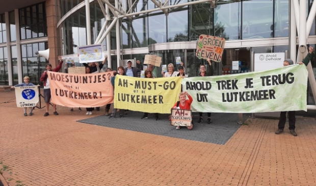 <p>In juni ging Behoud Lutkemeer naar het hoofdkantoor van Ahold in Zaandam om hun ongenoegen kenbaar te maken.</p>