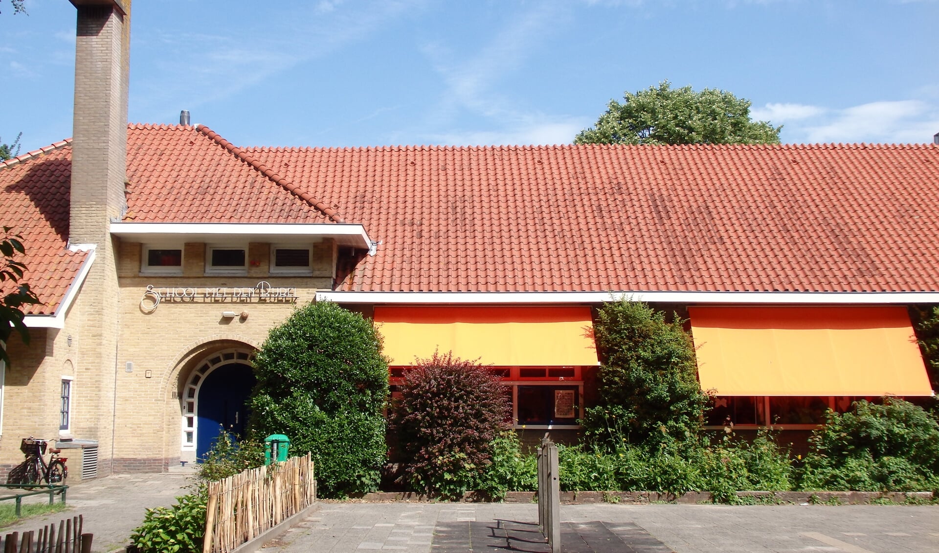 De Oranje Nassau School in Badhoevedorp: een schoolvoorbeeld van een schoolgebouw.