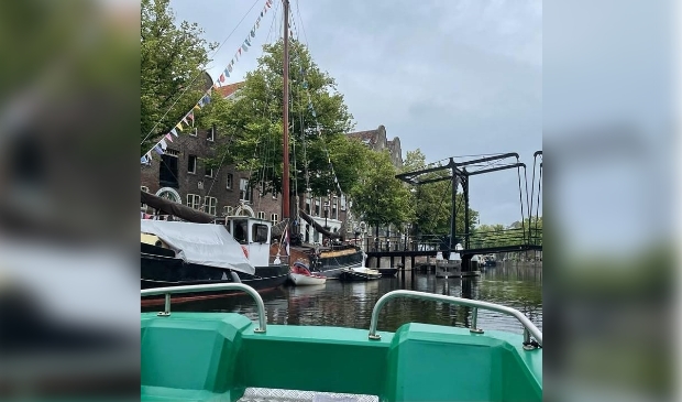 Speel deze zomer afvalbingo op de waterfiets in Schiedam Centrum.