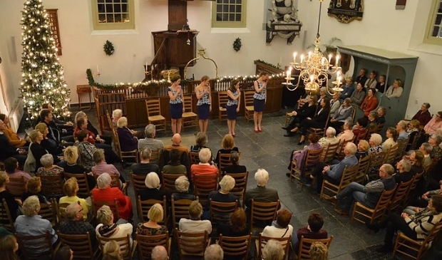 <p>De meisjes met de wijsjes, een optreden tijdens Limmen Cultuur in 2019.</p>