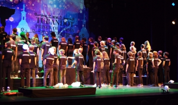 leerlingen groep 8 BS Kronenburgh met opera Turandot