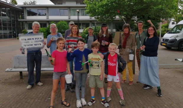 <p>De Landsmeerse delegatie, klaar om op pad te gaan.</p>