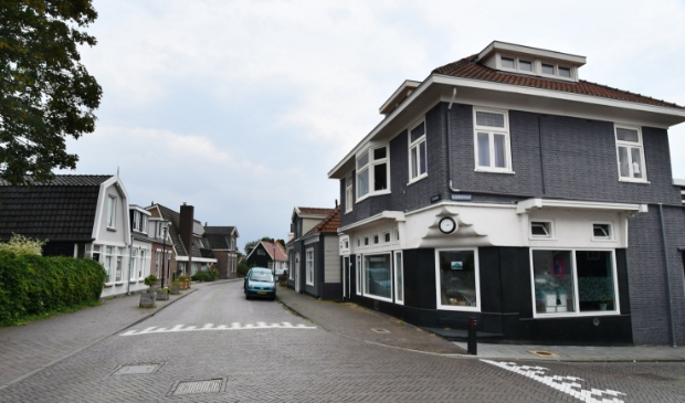 <p>Het 'huis met de klok', ooit onderkomen voor een discotheek. </p>