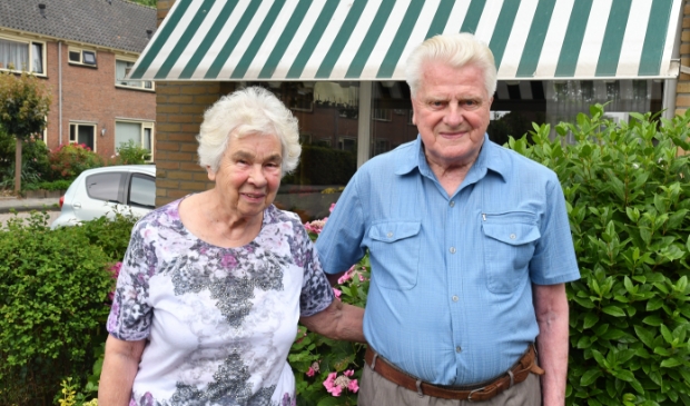 <p>Echtpaar Schutte viert 29 juli 60-jarig huwelijk. Paul Schutte is erelid van watersportvereniging De Broekerhaven.</p>