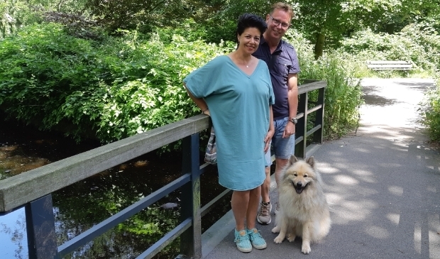 <p>Stefanie en René zijn duidelijk: "De aanlijnplicht in Overvoorde vinden we een verkeerde beslissing."</p>