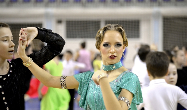 <p>Quickstep, Engelse wals, salsa, merengue of bachata, het mag allemaal.</p>