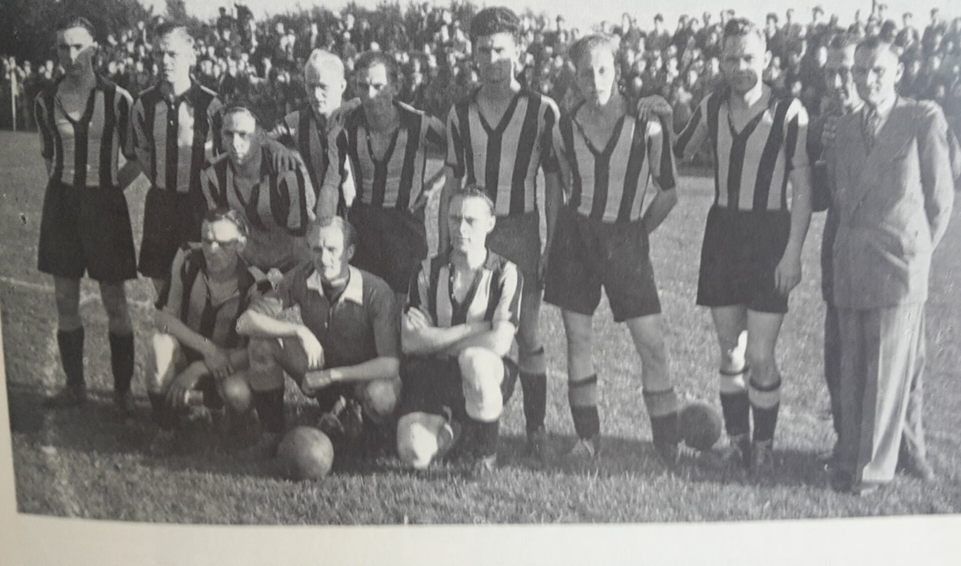 Een historische foto van een van de teams.